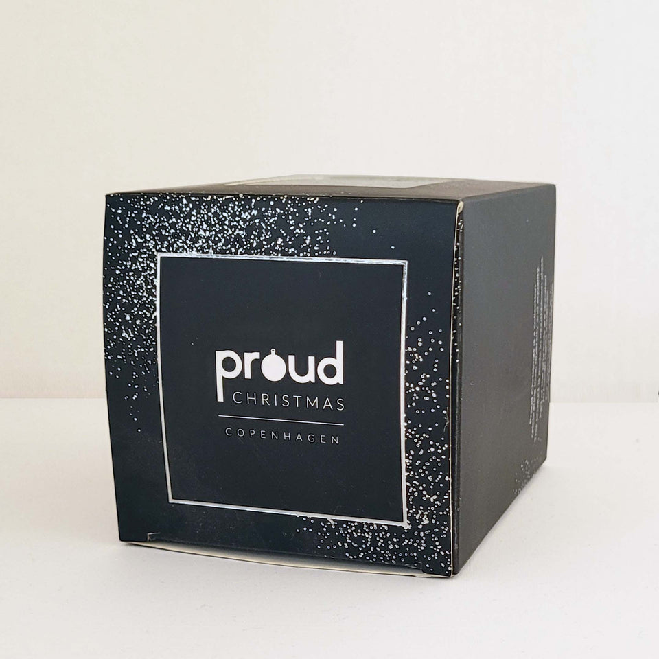 Decorate your Christmas tree with the yellow Merry Queermas bauble from Proud Christmas. The bauble is made in glass and comes in a giftbox.